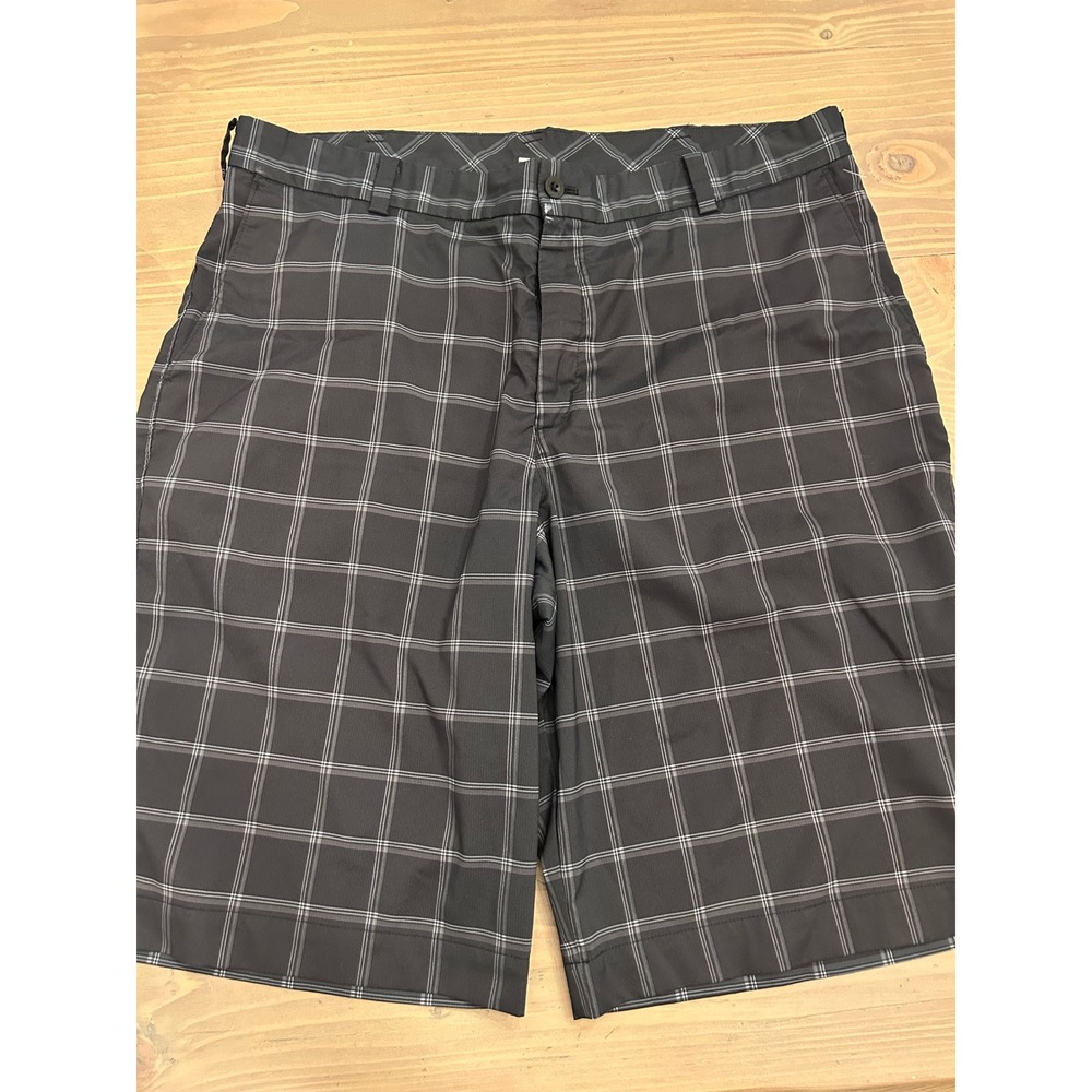 D2 Nike Men's Plaid Golf Shorts Size 36 Charcoal Gray Performance Flat Front - Picture 1 of 3
